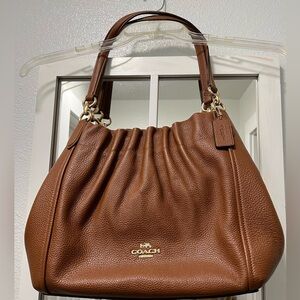 Coach Maya shoulder bag in refined pebble leather, Redwood color. Gold hardware